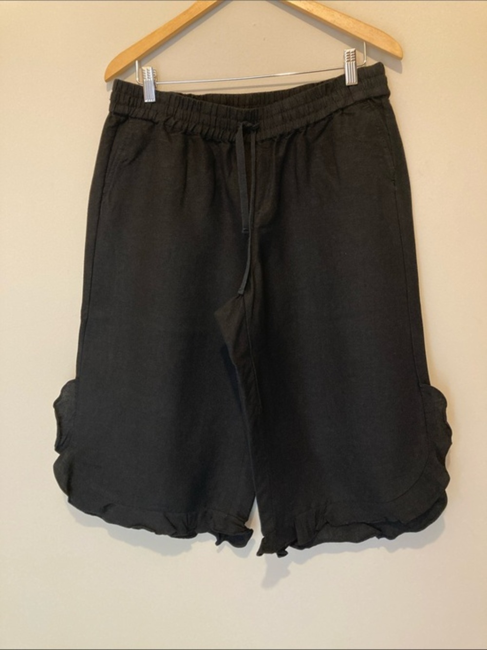 Lane Bryant linen blend culottes like new in black w/ scalloped hem Sz 10/12